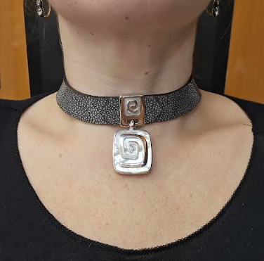 Bulgari 18K White Gold Stingray Mother-of-Pearl Choker Necklace