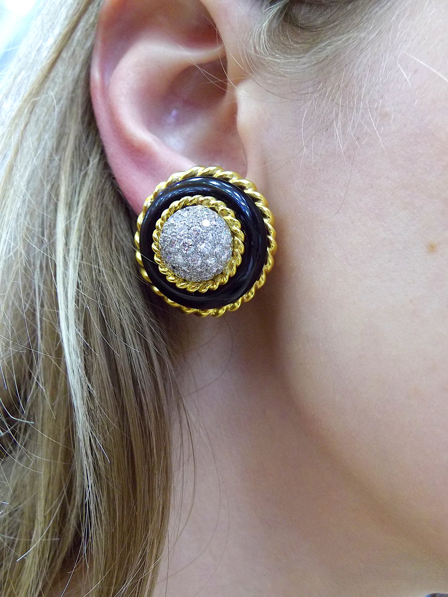 Van Cleef & Arpels 18K Gold Diamond Onyx Earclips