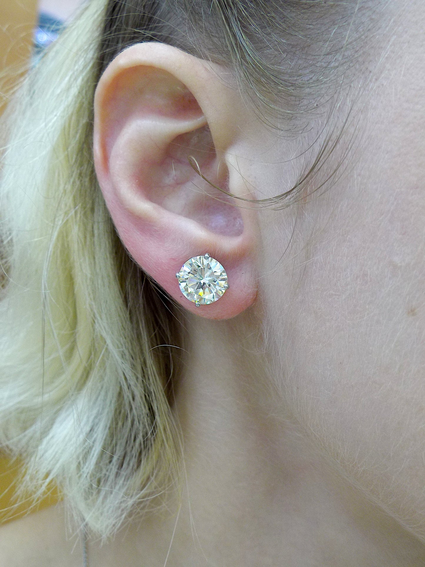 White Gold 3.55ct and 3.35ct Diamonds Stud Earrings GIA Certified