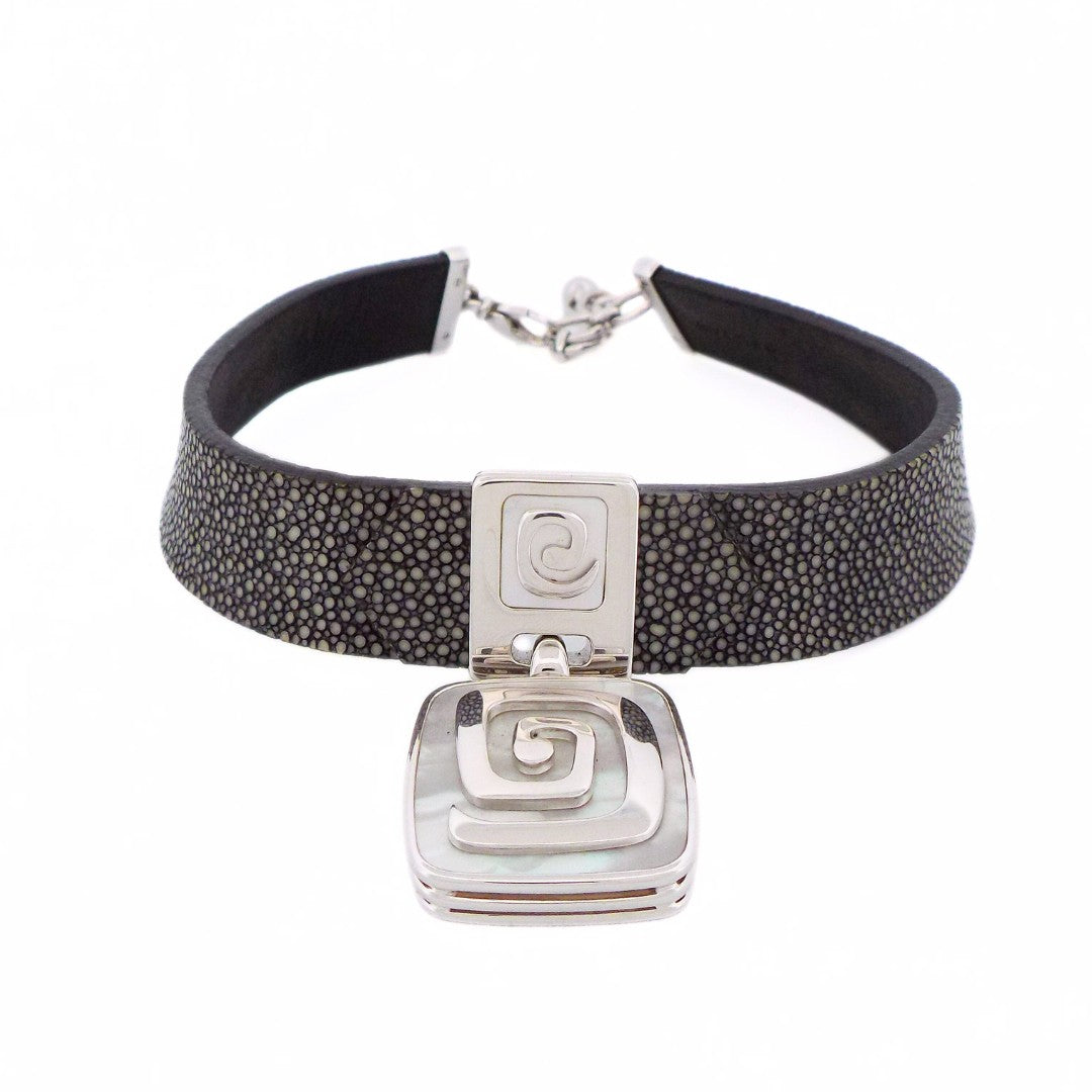 Bulgari 18K White Gold Stingray Mother-of-Pearl Choker Necklace